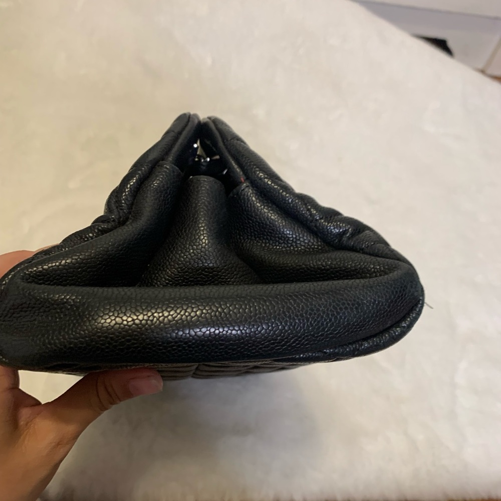 Authentic Chanel chain shoulder bag. - Picture 6 of 16